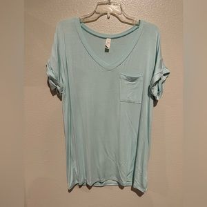 Woman’s Flamingo Urban Boutique V-Neck Pocket T-Shirt Sz Small